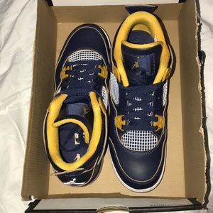 Jordan 4 Retro